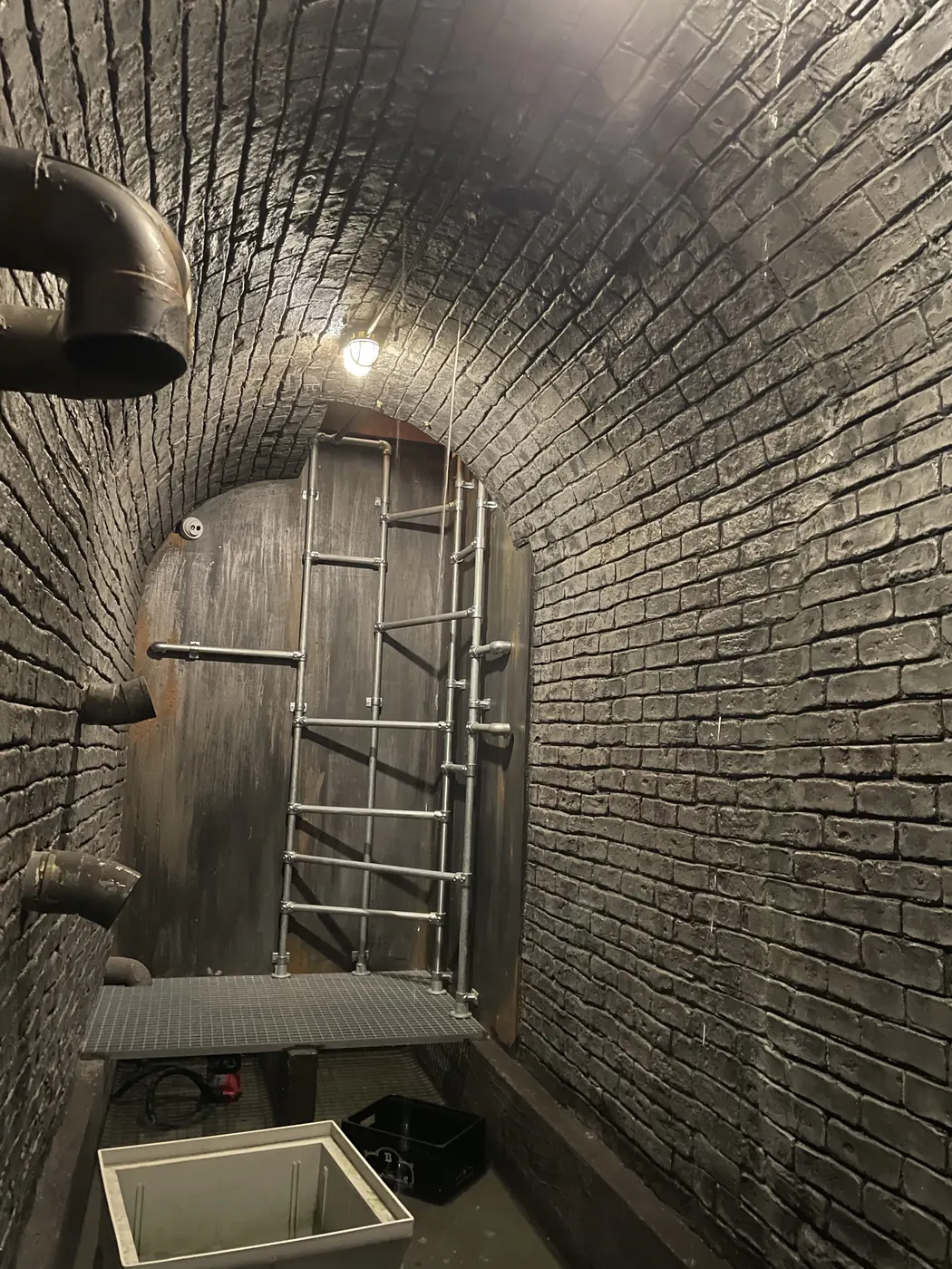 Voûte de briques sculptée d'un souterrain